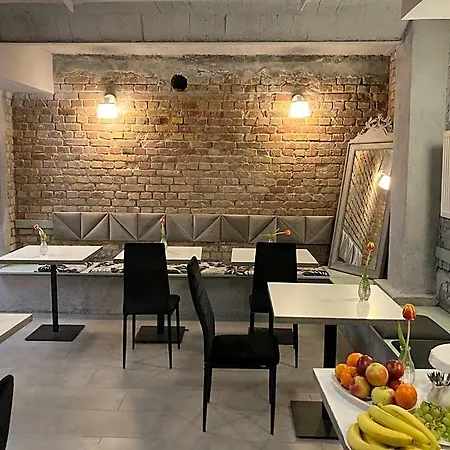 Italiana Z Prywatnymi Lazienkami & Odnowa Biologiczna 住宿加早餐酒店 3*