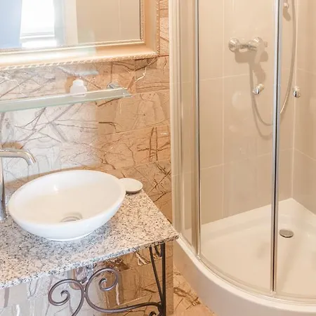 Italiana Z Prywatnymi Lazienkami & Odnowa Biologiczna 3*